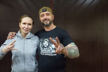 Активісти під судом палили фаєри: Кузьменко та Антоненко продовжили арешт (відео)