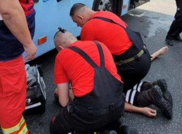 Болісна спека і ніякого кондиціонера: у Києві водій тролейбуса помер прямо за кермом