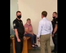 В офісі Генпрокурора жінка погрожує себе підпалити (відео)