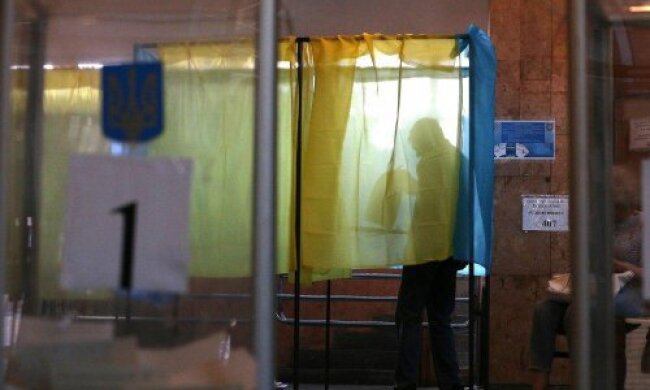 10 партій і 46 самовисуванців: хто виграв мажоритарку