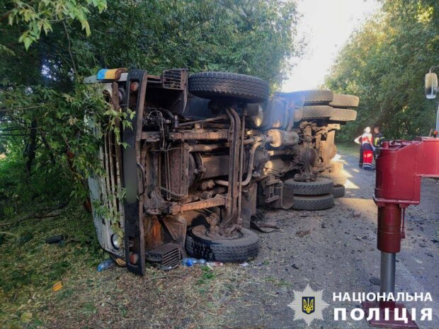 На Київщині внаслідок ДТП спричиненої водієм вантажівки, який був під дією наркотиків та алкоголю, загинув його власний 9-річний син — поліція