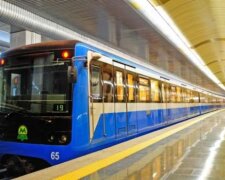 У Києві пасажирів метро висадили з поїзду через ризик пожежі