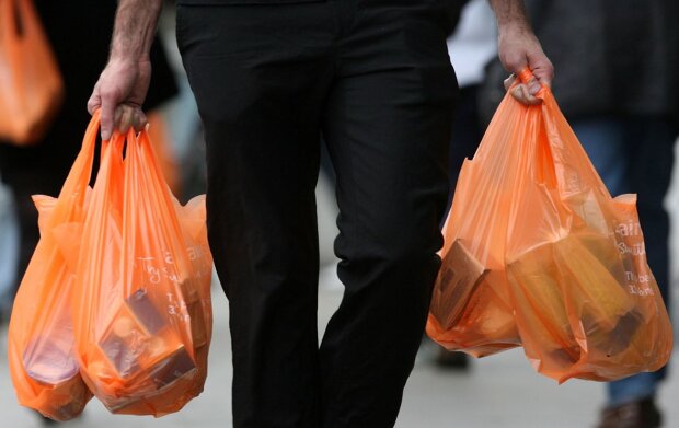 В Україні починає діяти другий етап заборони пластикових пакетів