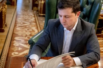 Зеленський підписав скандальний закон про деолігархізацію