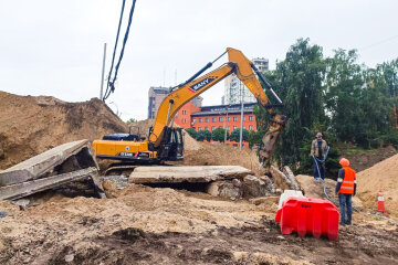 Старий шляхопровід на перетині вулиць Дегтярівської, Олени Теліги та Олександра Довженка повністю демонтовано