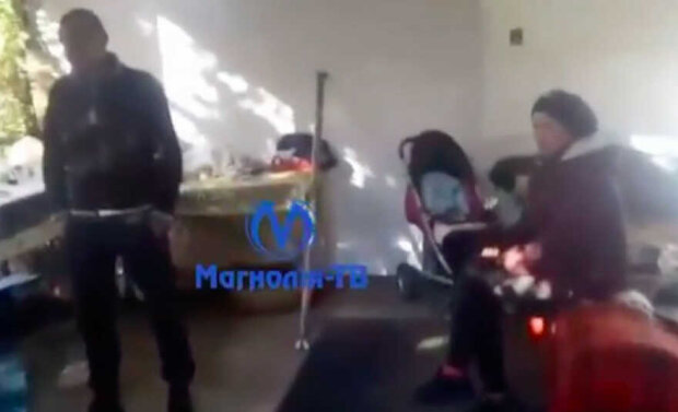 У Києві на ВДНГ виявили сім’ю з немовлям, яка живе в листах гіпсокартону