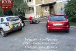 Медики були безсилі: в Києві чоловік викинувся з балкона