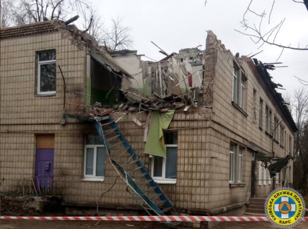 Рятувальники КАРС обстежили будівлю дитячого садка, що постраждав від російського дрона