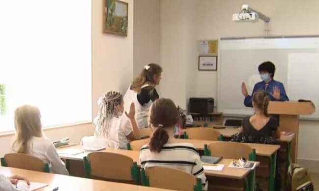 Дистанційне навчання в Києві: дітей хочуть повернути за парти