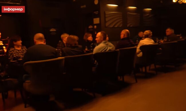 Вечірка під час тривог. Посадовець КМДА Володимир Костіков влаштував бенкет у робочий час у караоке-барі