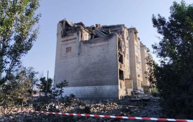 Обстріл багатоповерхівки у Торецьку: розбір завалів завершено, вилучено два тіла