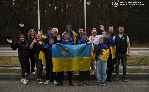 Додому крізь окупацію: Україна повернула ще сімох дітей до родин