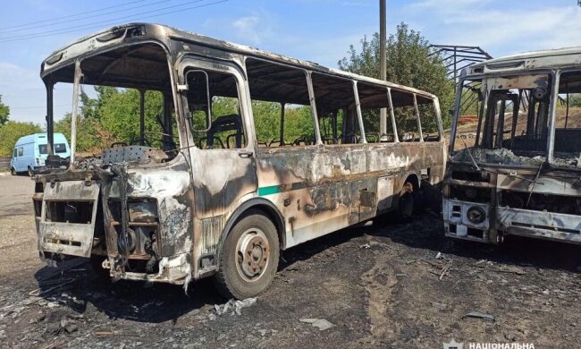 У Золотоноші вночі підпалили АТП: згоріло 12 автобусів (фото)