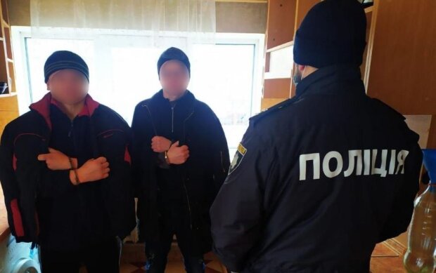 На Київщині затримано батько і син, які напали на поліцейських