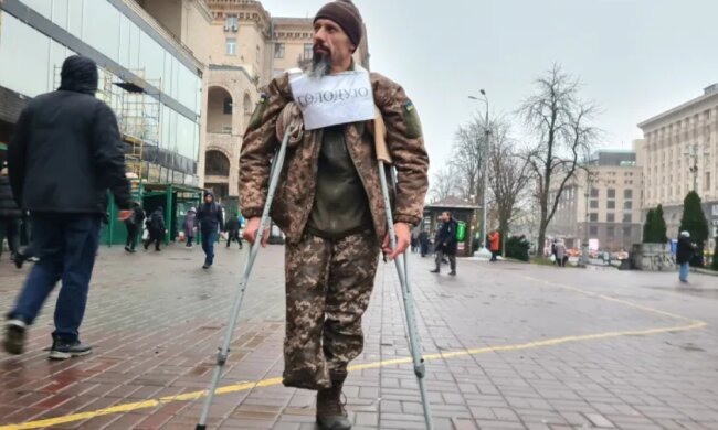 У столиці ветеран російсько-української війни став жебраком через бюрократію