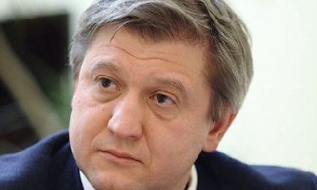 Данилюк пояснив свою відставку ситуацією з ПриватБанком