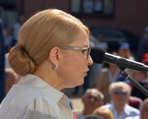 Тимошенко під палючим сонцем зробила реверанс у бік Зеленського