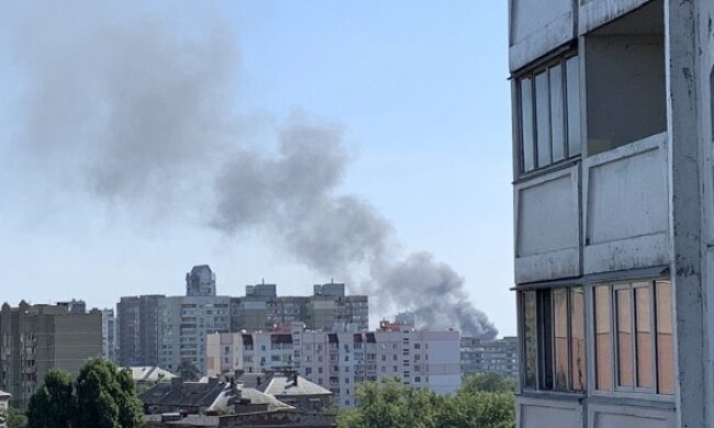 На складі в Києві масштабна пожежа