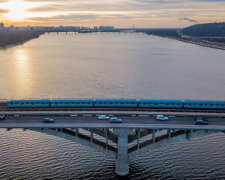 У Києві на рік перекриють рух на мосту Метро