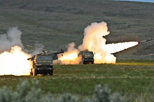 Українські військові виготовили дерев’яні макети HIMARS, на них росіяни вже витратили 10 ракет “Калібр”, — ЗМІ