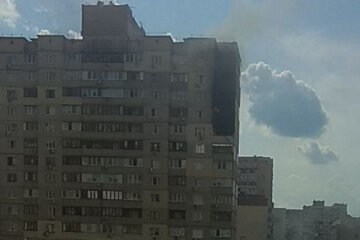 Біля будинку на Позняках, де був вибух, горить багатоповерхівка (відео)