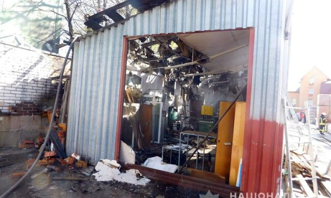 Недопалок у сухостій: затримали ймовірного винуватця пожежі на складі пластику