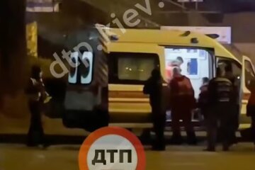 Отримав удар струмом і спалахнув: у Києві серйозно постраждав 18-річний зацепер (відео)