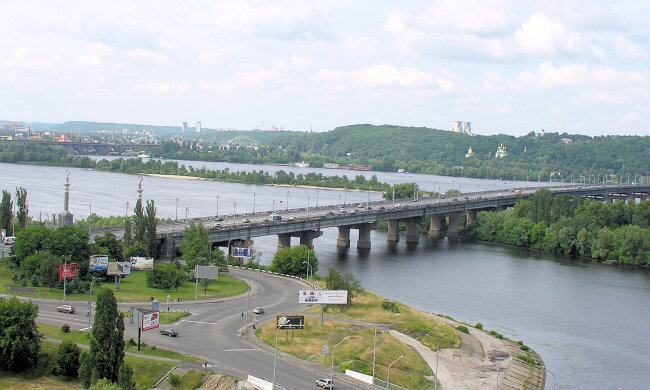На мосту Патона аварійне просідання покриття, рух частково обмежено