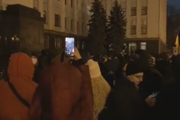 У Офісу президента відбувся мітинг проти корупції (відео)