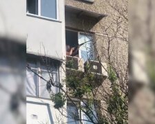 Жителя Святошинського району затримали за стрілянину з вікна (відео)