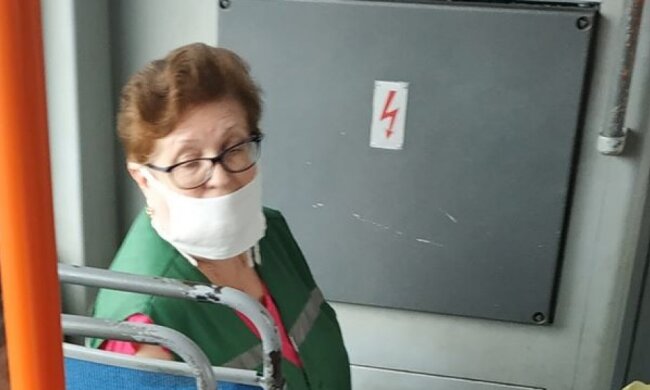 Шиють самі: закупівля масок для кондукторів в міському бюджеті не передбачена?