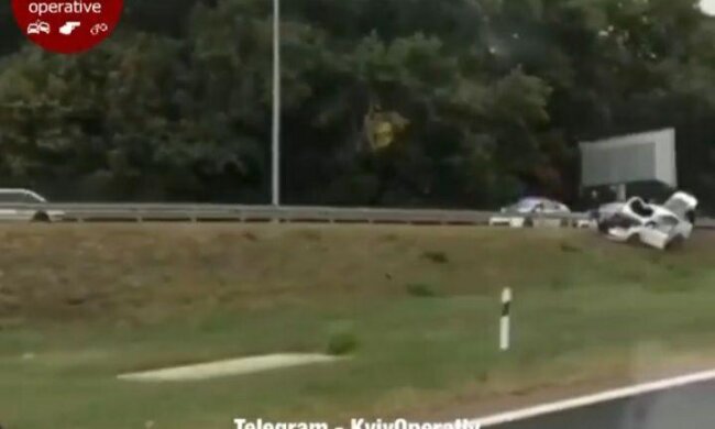 Проткнуло відбійником: біля аеропорту Бориспіль сталася моторошна ДТП