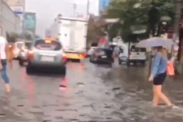 Через зливу столиця опинилась у водяній пастці (фото, відео)