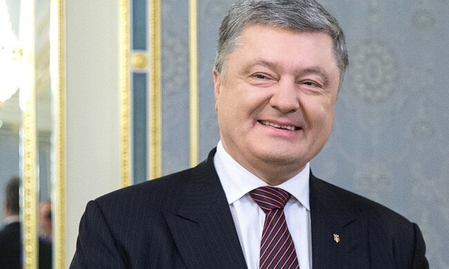 Порошенко повернувся в Україну