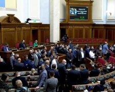 Нардепи оточили трибуну парламенту із заявою до мерії Києва: підвищенню проїзду до 20 грн – рішуче “Ні”