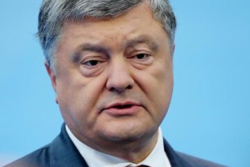 Історія з Мальдівами: Порошенко не прийшов на допит