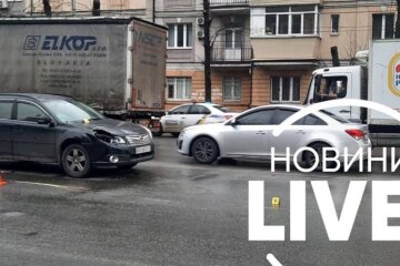 На Шулявці дівчина потрапила під колеса легковика