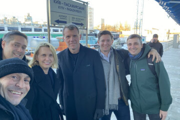 До Києва незважаючи на масований обстріл, прибула делегація з США