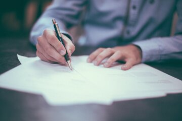Замість капремонту житлових будинків службовець розтратив понад 170 тисяч
