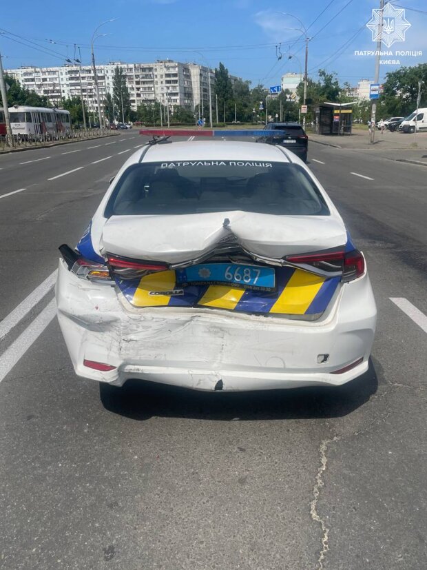 У Києві відбулась ДТП за участю автівки столичної поліції