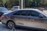 Миттєва карма: у Києві на припарковане під білбордом авто пішов дощ зі скла (відео)