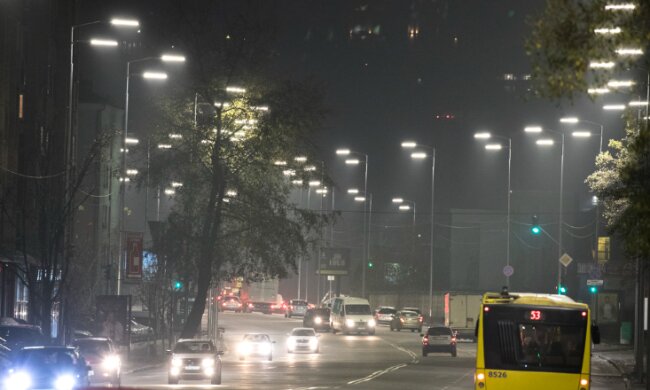 Київ перевів вуличне освітлення в режим економії без втрати безпеки
