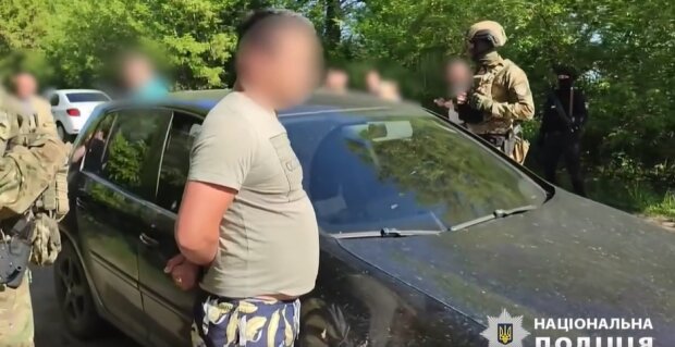 На Київщині викрито й затримано групу шахраїв, які ошукали людей по всій країні на сотні тисяч гривень