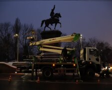 У Києві демонтовують пам’ятник Миколі Щорсу