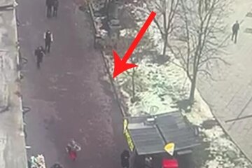 Киянин жартома напав на поліцейського