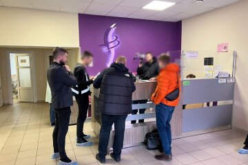 У Києві й Харкові викрили масштабну схему продажу немовлят за кордон