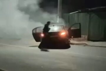 Під Києвом BMW на швидкості в’їхав в електроопору (відео)