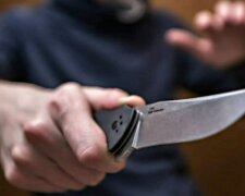 У суді довели вину чоловіка, який накинувся з ножем на знайомого — він сяде на 8 років