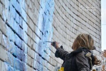 Художниця із США напише мурал на Арсенальній у Києві