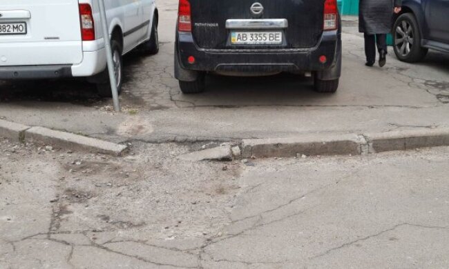 Замість доріг – мільйони на стрічки і миючі: розлючені кияни засипають Олександра Климова скаргами